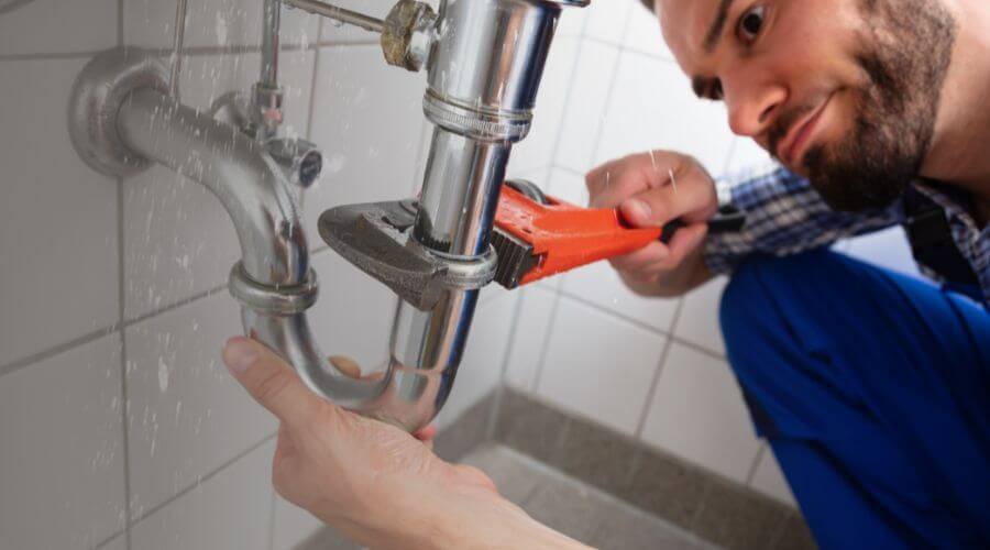 Local expert plumbing services in Asherton, TX